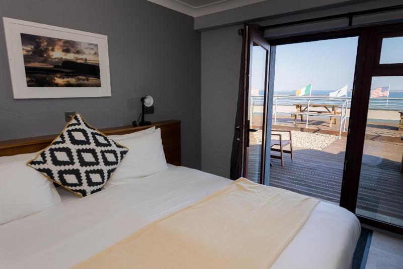 Double Room with Balcony image 4