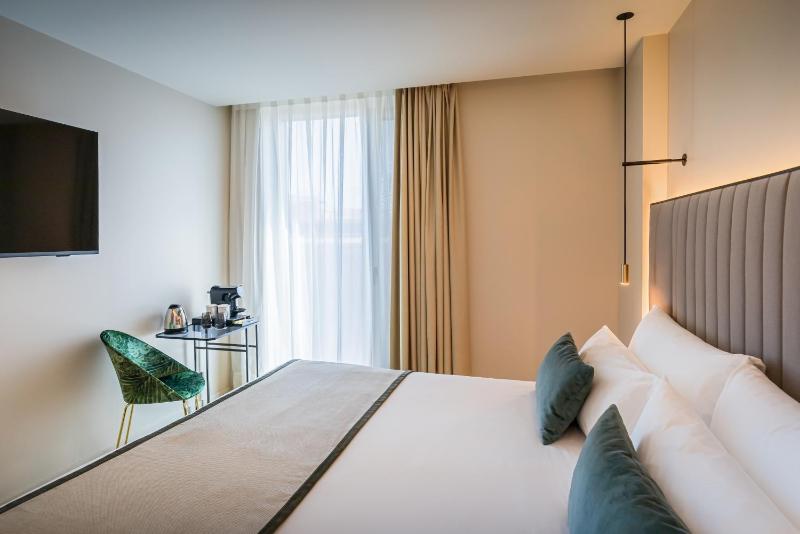 Executive Room image 3