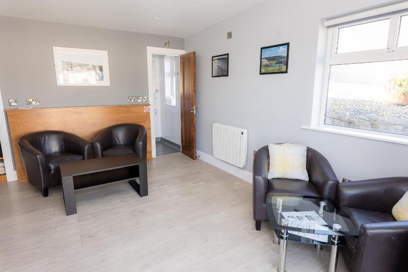 Family Room with Sea View image 4