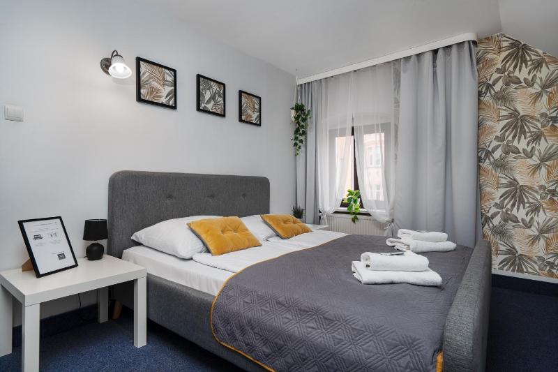 One-Bedroom Apartment image 1