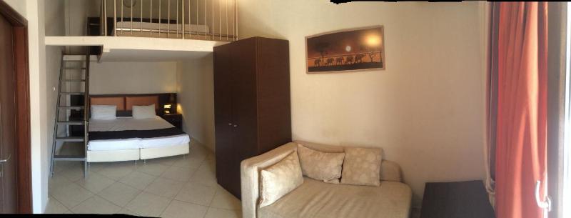 Deluxe Two-Bedroom Apartment (6 Adults)  image 2