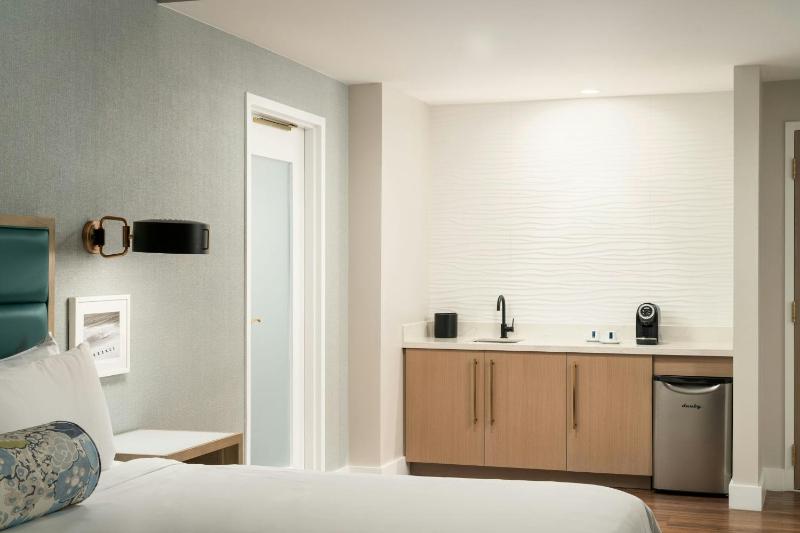 Grand King Room with Balcony image 3