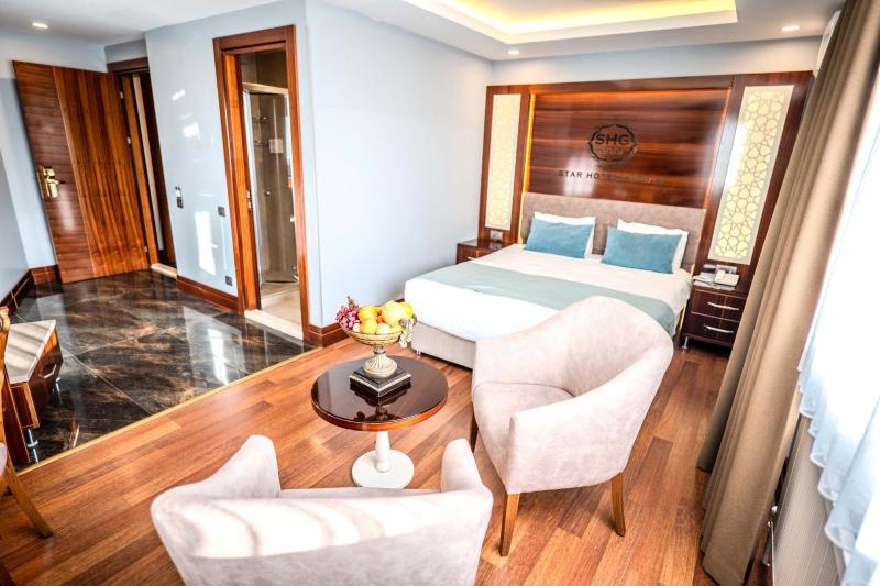 Superior Double or Twin Room image 4