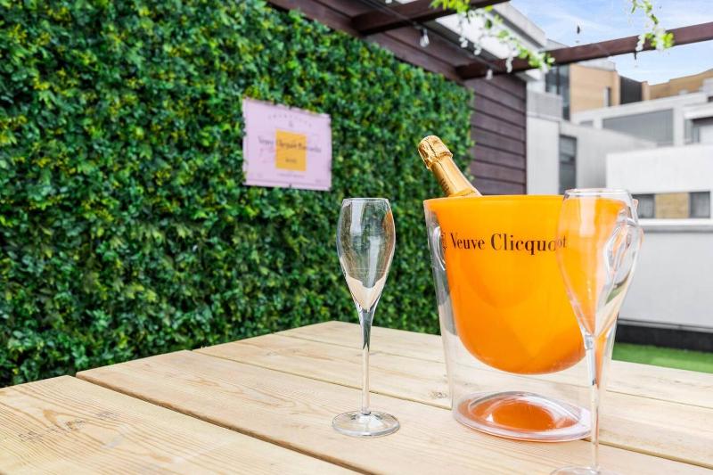 Big Beach Boutique Champagne bar & roof terrace! - image 19