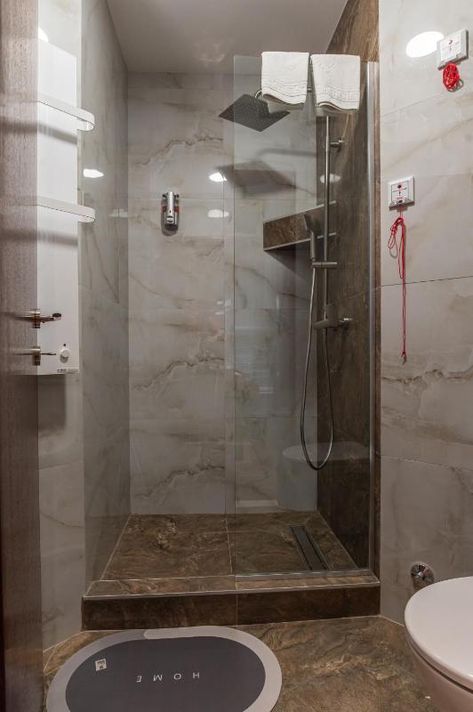 Superior King Room image 3