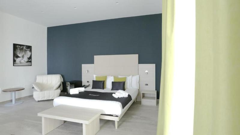 Classic Triple Room image 3