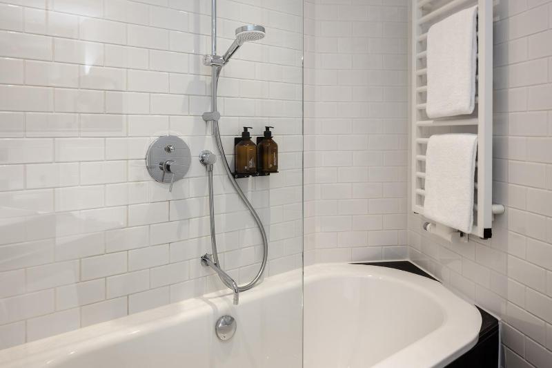 One-Bedroom Suite image 1