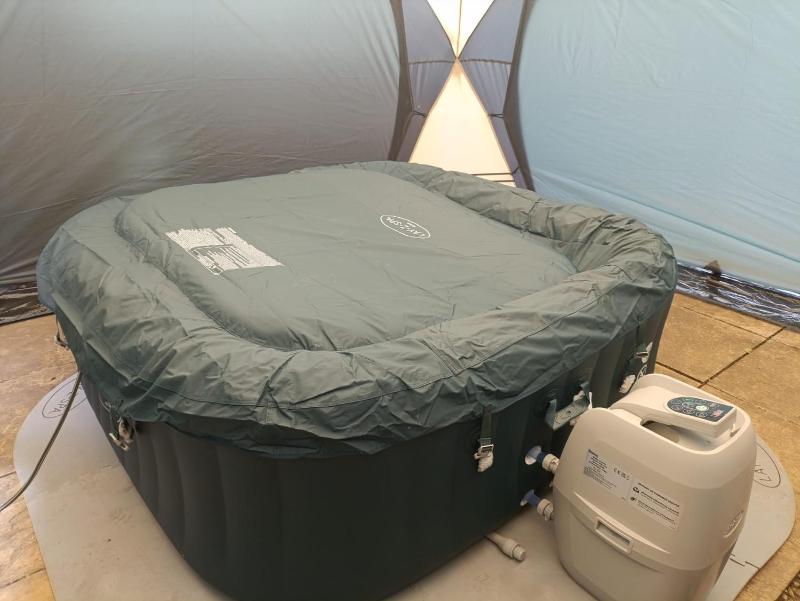 Open Mind Property - Hot Tub 8 Guests & Free Parking - image 2