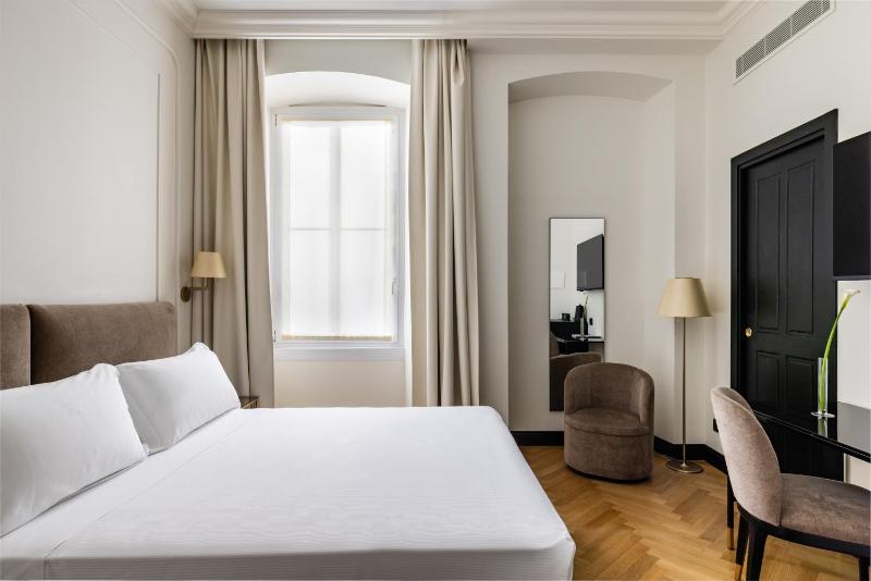 Economy Double Room image 3