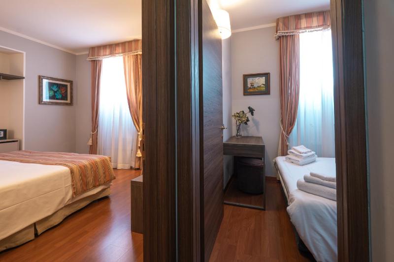 Quadruple Room image 3
