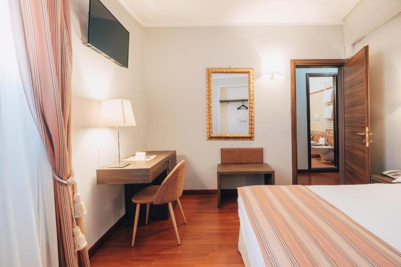 Quadruple Room image 2