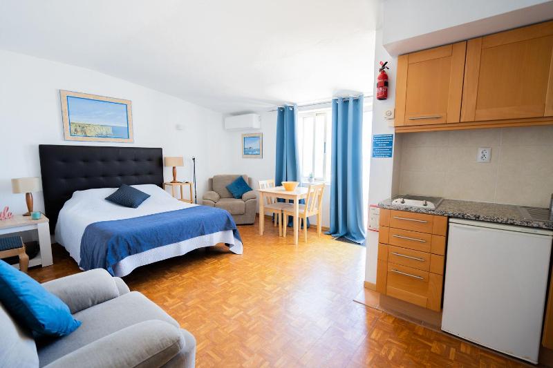 Studio with Sea View image 1
