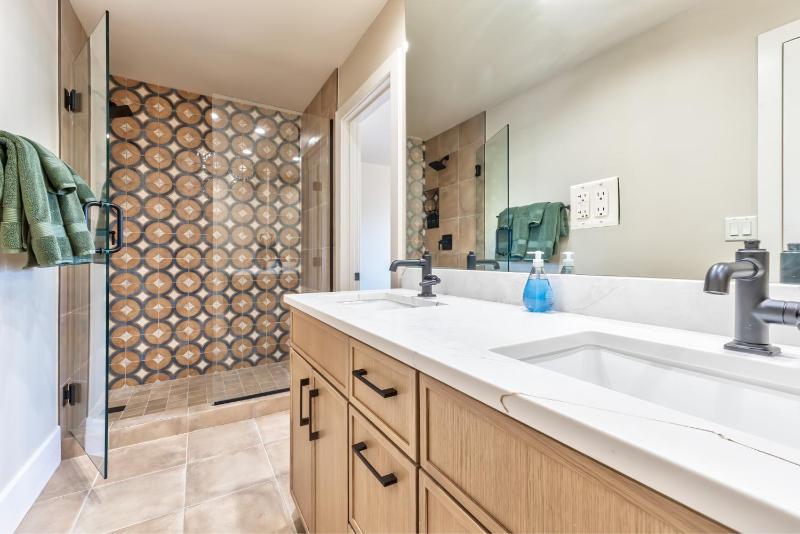 Perfect Chapel Home with Incredible Views and Private Swim Spa - image 7