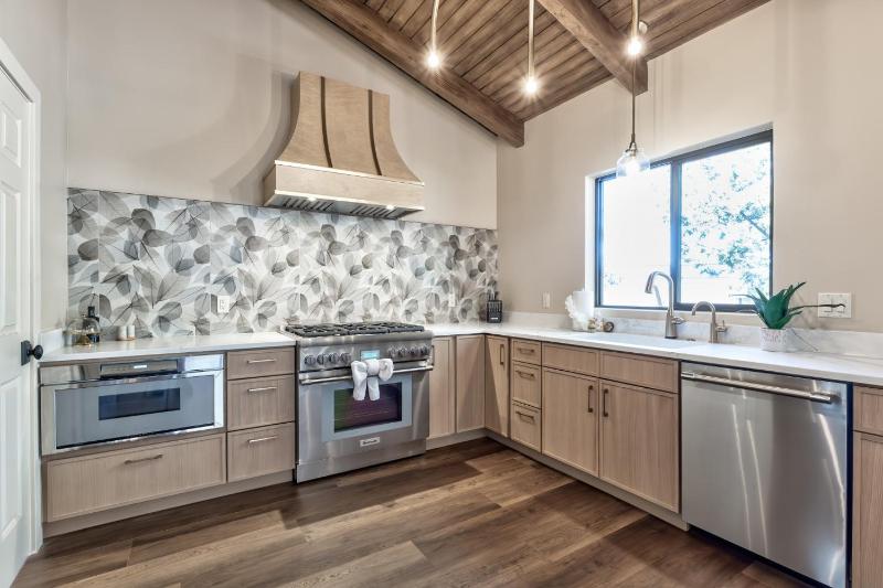 Perfect Chapel Home with Incredible Views and Private Swim Spa - image 6