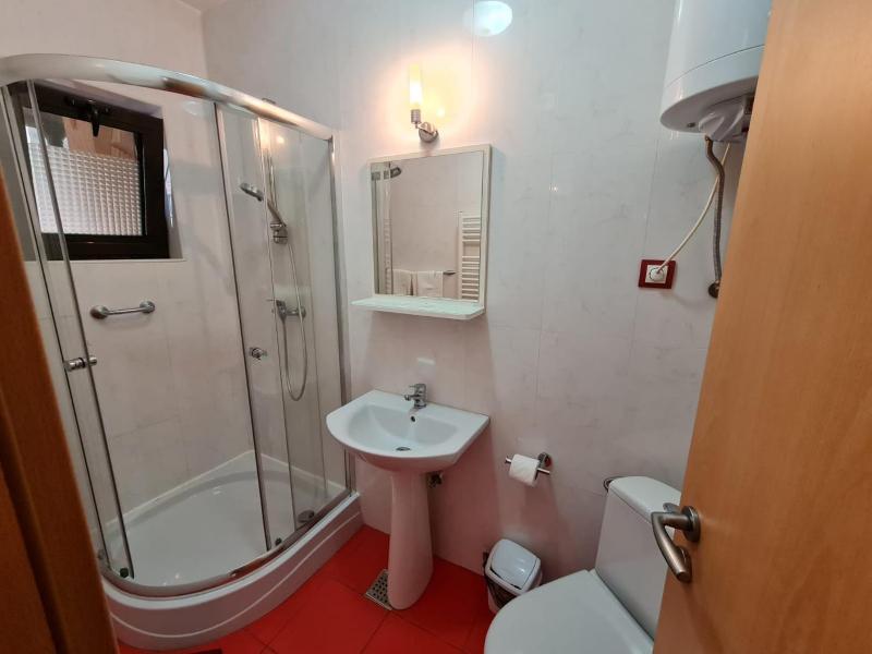 One-Bedroom Apartment image 3