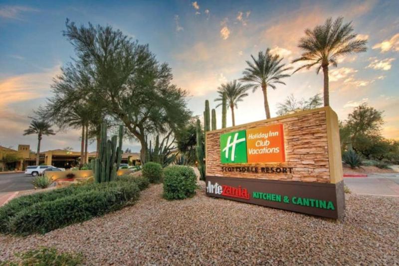 1BD condo with pools activities center etc onsite in Scottsdale - image 12