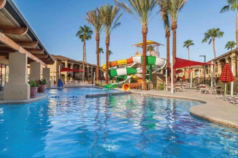 1BD condo with pools activities center etc onsite in Scottsdale - image 3
