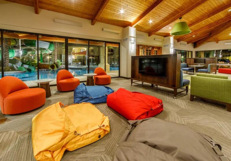 1BD condo with pools activities center etc onsite in Scottsdale - image 13