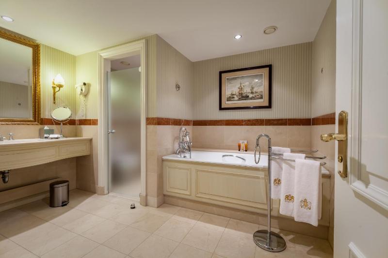 Classic Room image 2