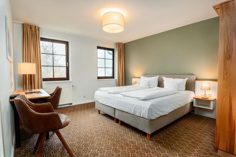 Double Room image 3