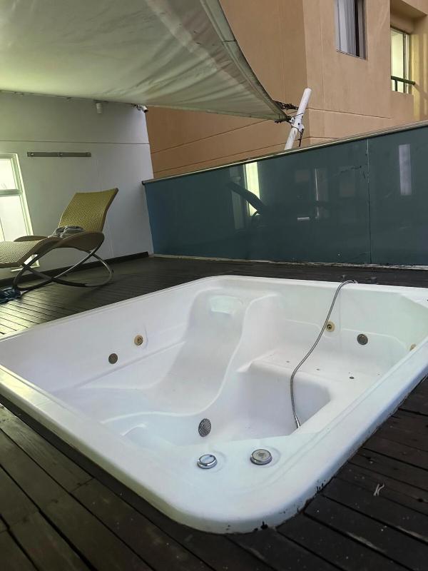 Luxury Apartment Hot Tub in South Cali - image 6