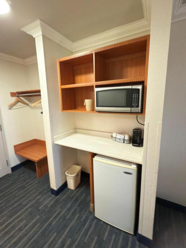 Suite with Hot Tub image 4