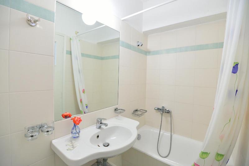 Traditional Double Room image 4