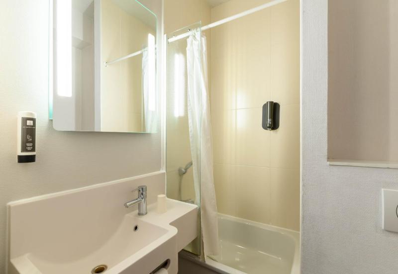 Quadruple Room - Non-Smoking image 4
