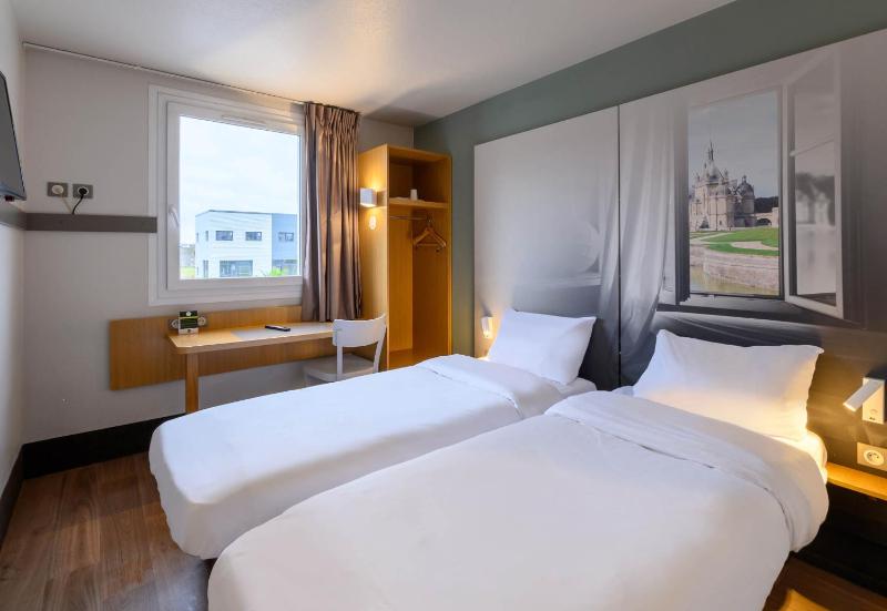 Twin Room image 3
