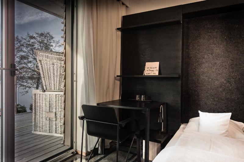Double Room image 3