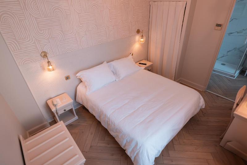 Standard Double Room image 1