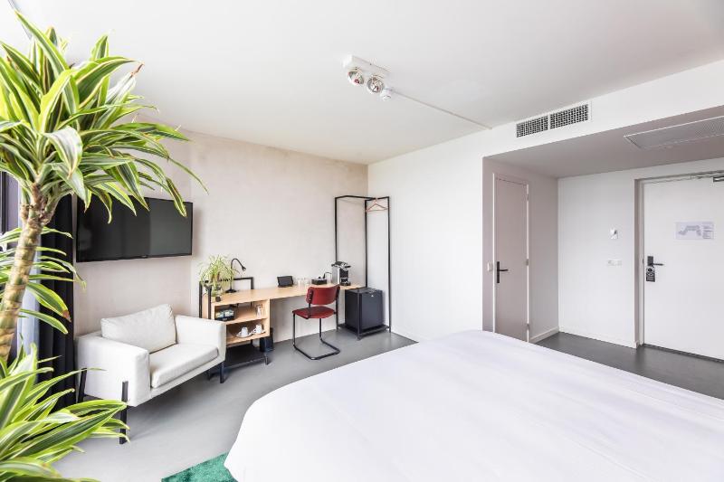 Superior Double or Twin Room with City View image 2