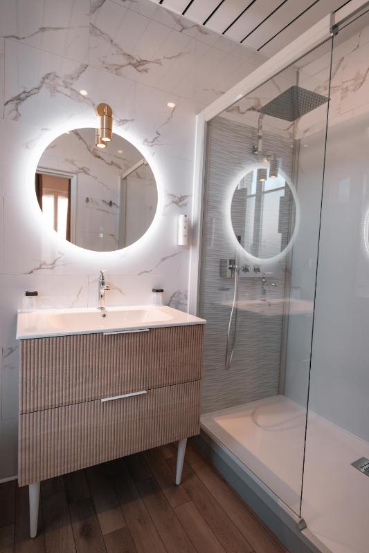 Superior Double Room image 4