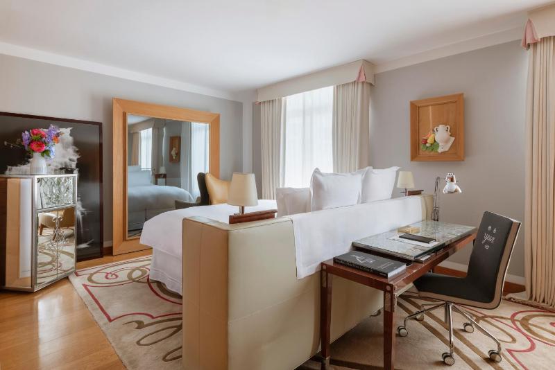 Deluxe Collection Room image 1