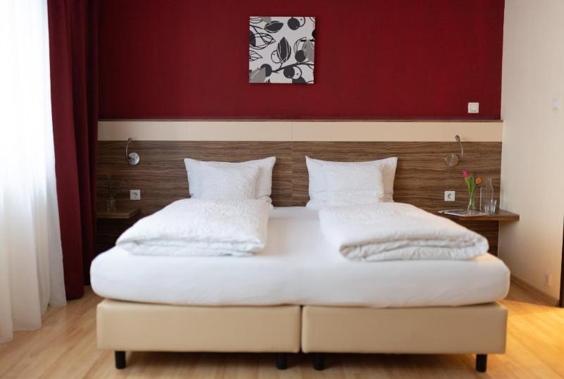 Double Room image 1