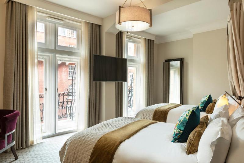 Premium Family Room with Two Double Beds image 3