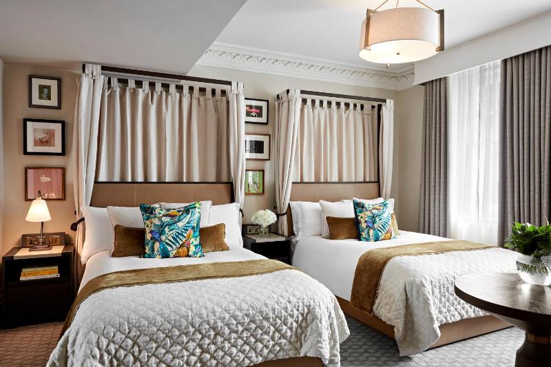 Family Room with Two Double Beds image 4