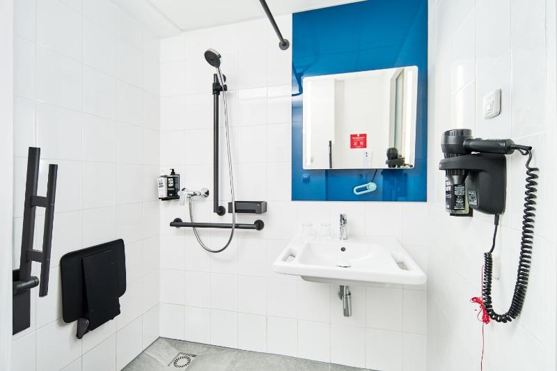 Accessible Superior Room image 3