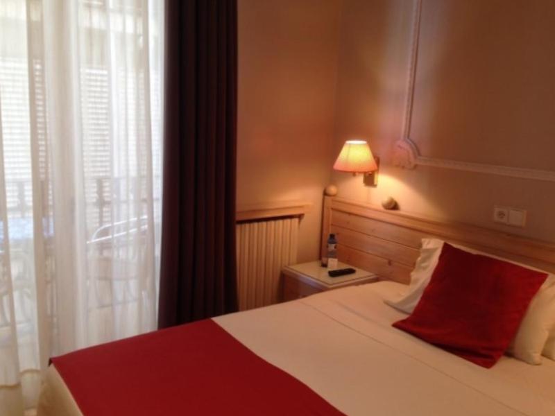 Small Double Room image 1