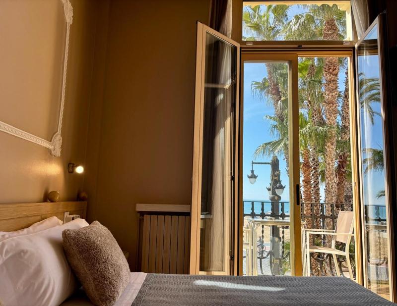 Double or Twin Room with Sea View and Balcony image 2