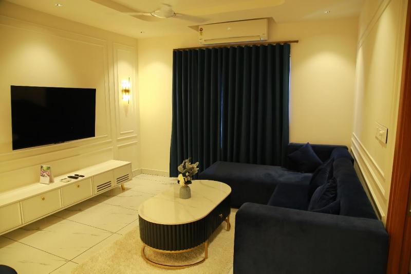 The Sapphire Suite - image 8