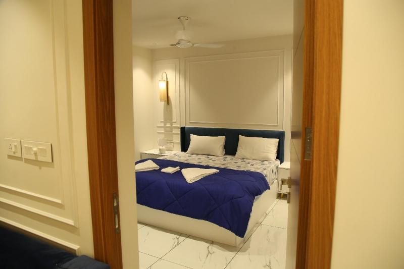 The Sapphire Suite - image 27