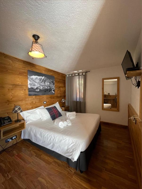 Double or Twin Room image 2