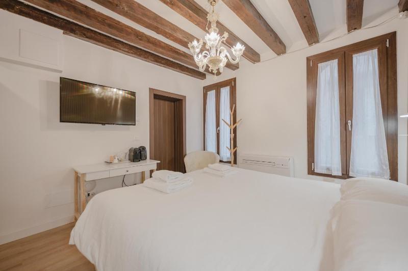 Rialto Suite 707 - image 7