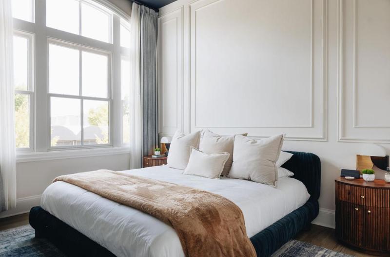 Two-Bedroom Deluxe Apartment image 2