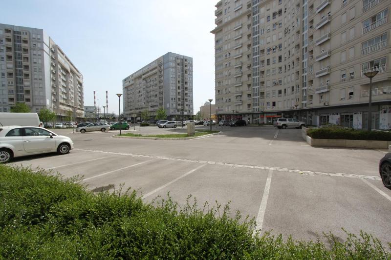 Superior One-Bedroom Apartment image 3