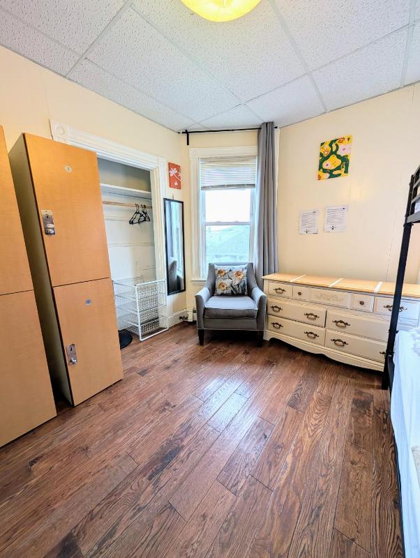 Bunk Bed in Mixed Dormitory Room image 4