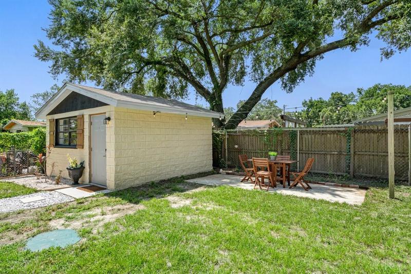 Tiny Home Near USF and Downtown! Patio Fast Wi-fi - image 9
