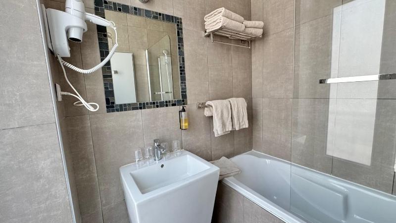 Quadruple Room image 1