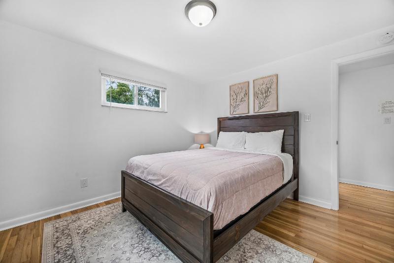 Modern and Spacious House Pittsburgh - image 14